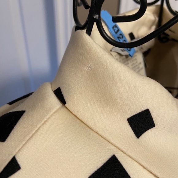 Vintage Versace100% Fine Wool Suit (Jacket & Skirt) Euro Size 44 GUC - Picture 16 of 16